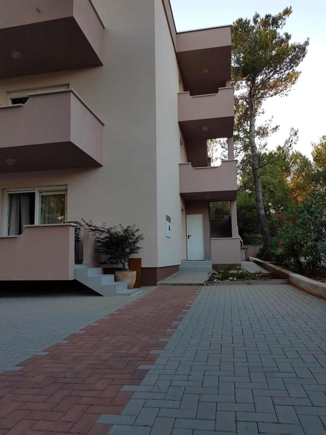 Apartmani Vukadin Vir Exterior photo